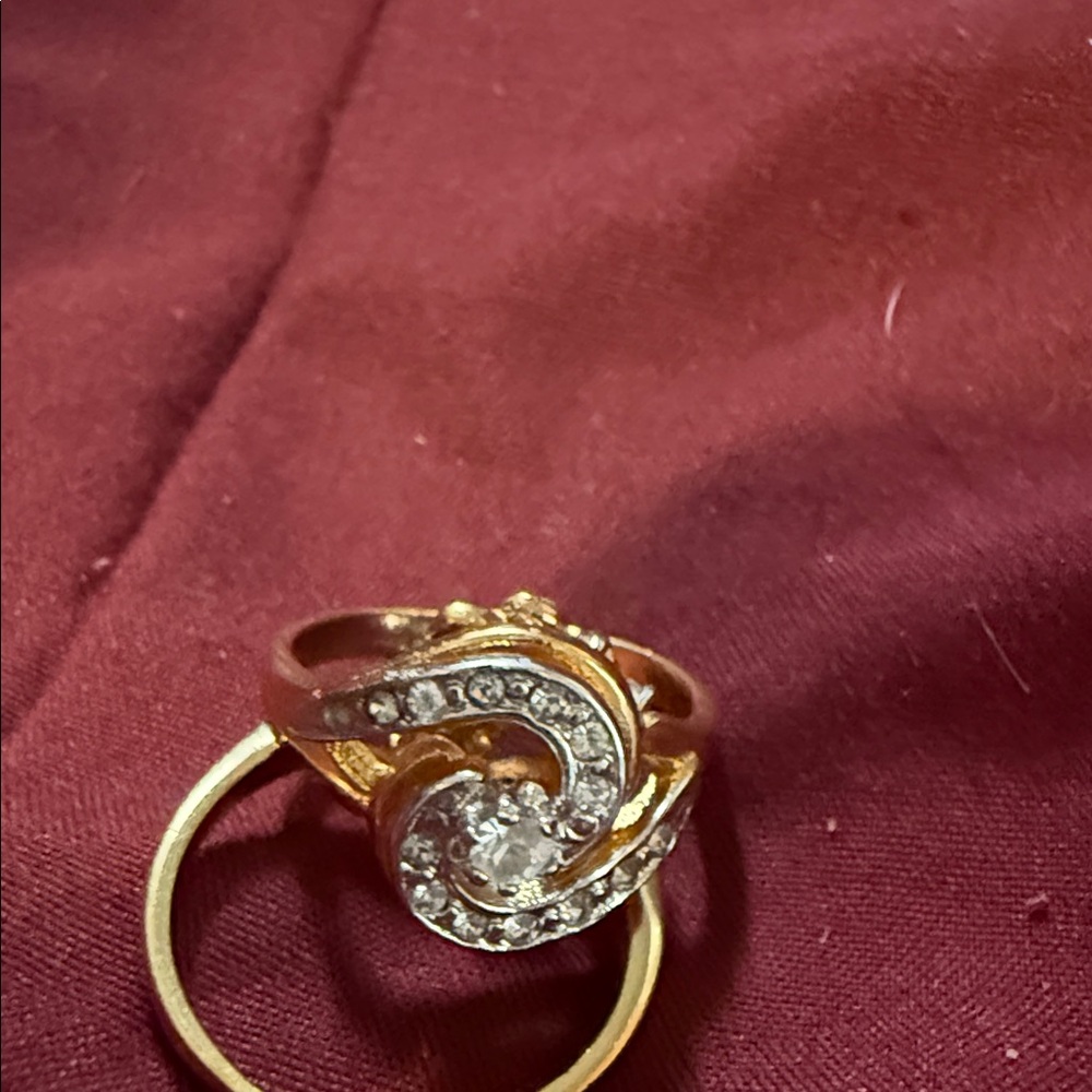 Elegant Gold and Silver Women's Ring